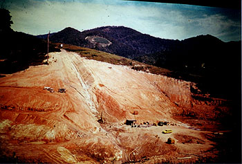 Photo of grouting at Coffs Harbour dam